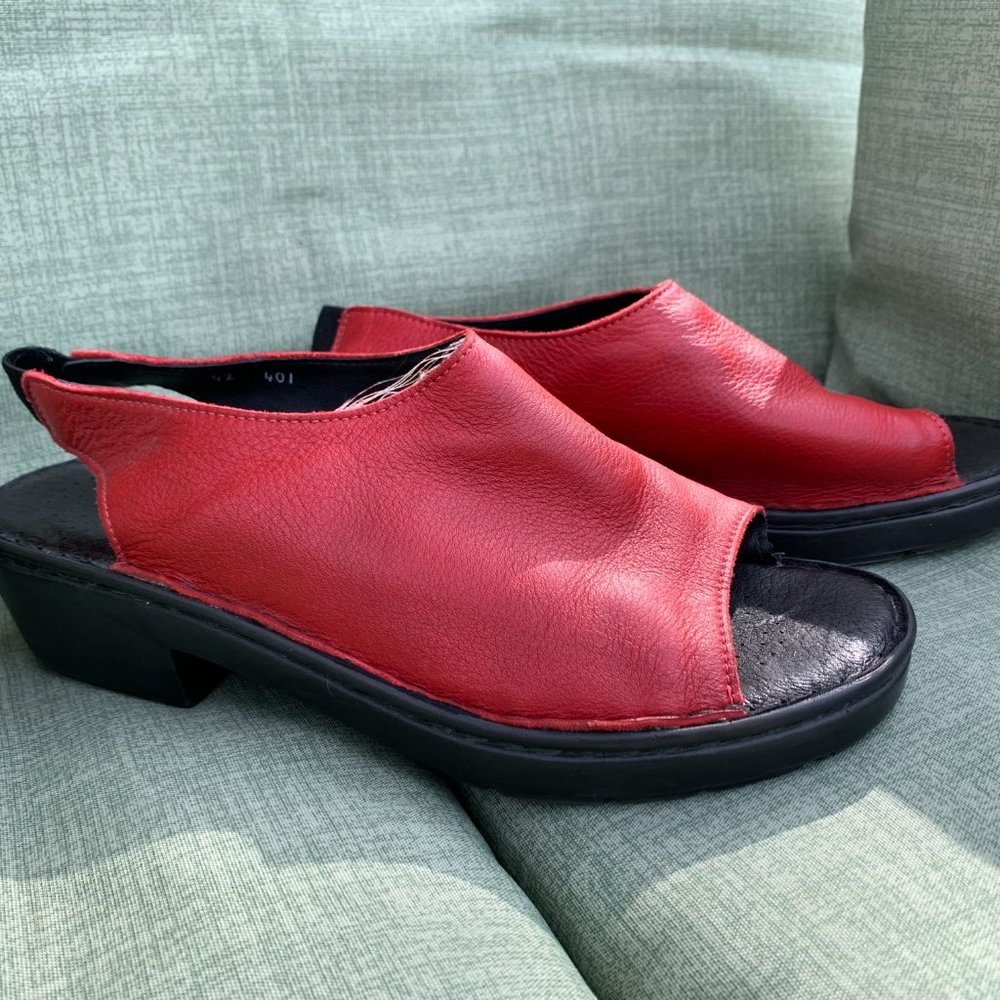Zeeta Ladies size 42 Red Leather Open Toe Sandals with 1 1/2" Heel